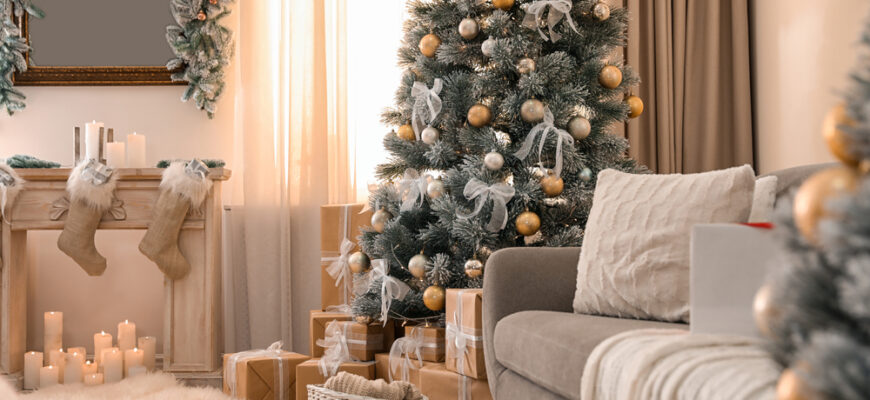 Beautiful,Christmas,Tree,In,Decorated,Living,Room.,Festive,Interior