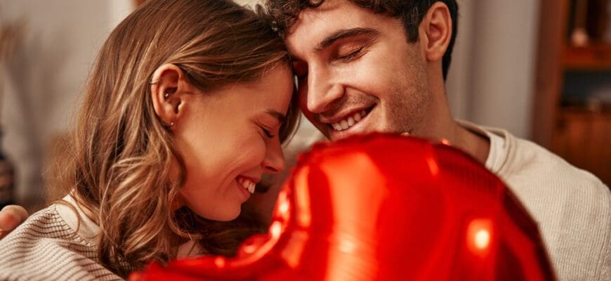 Happy,Valentine's,Day.,Young,Couple,In,Love,Holding,A,Heart-shaped